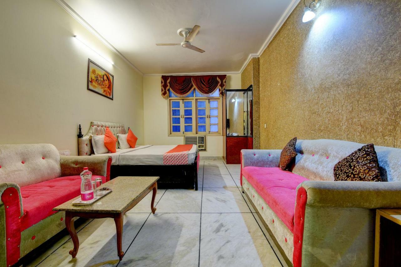 Rahul Palace By Golden Tree Near Metro Station And Ajmal Khan Market New Delhi Exterior photo