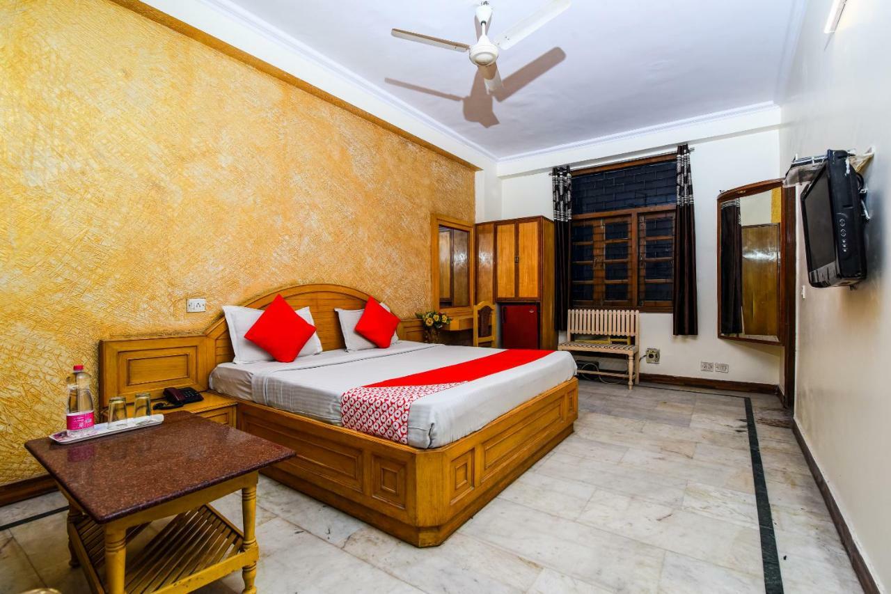 Rahul Palace By Golden Tree Near Metro Station And Ajmal Khan Market New Delhi Exterior photo