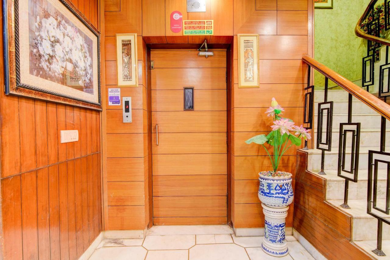 Rahul Palace By Golden Tree Near Metro Station And Ajmal Khan Market New Delhi Exterior photo